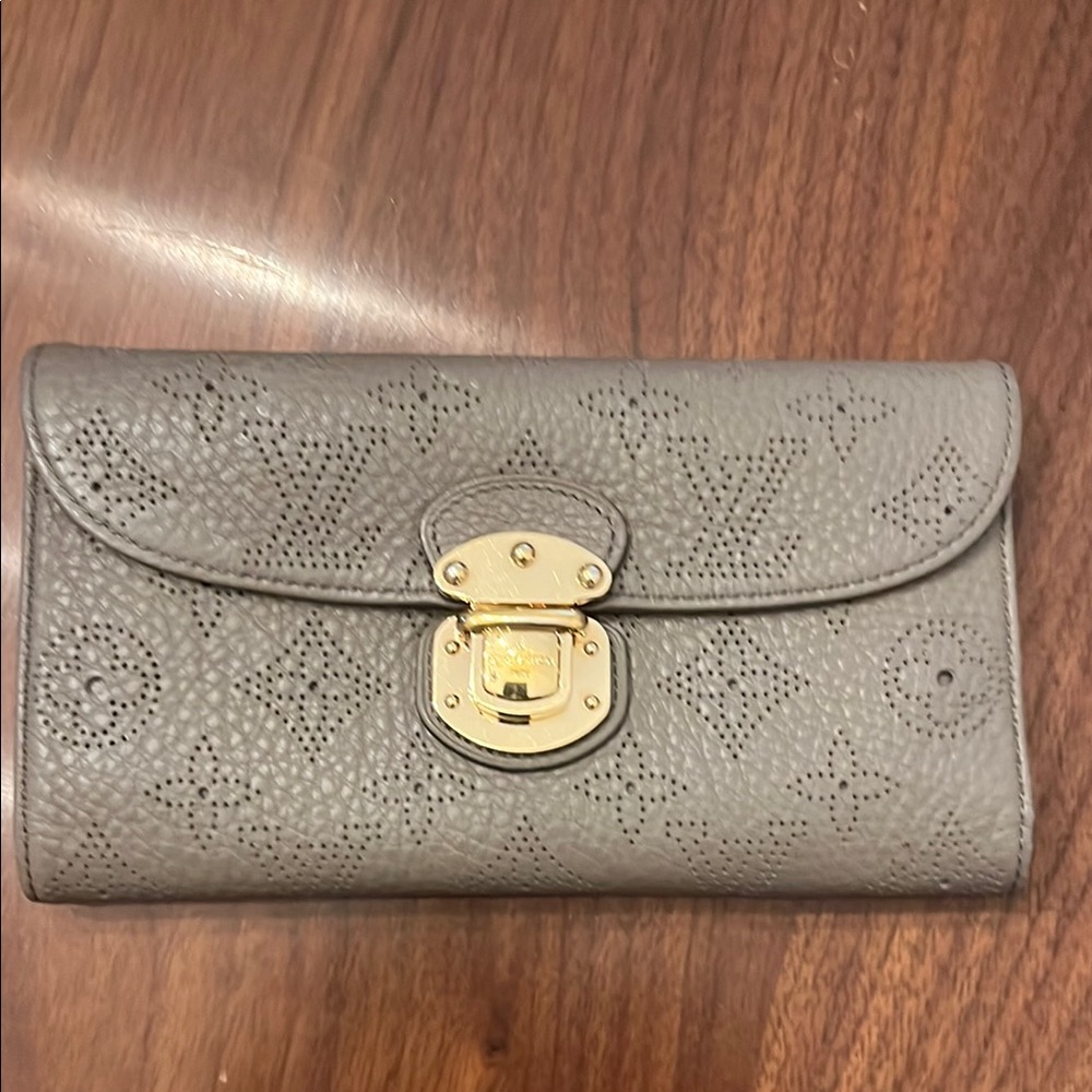 Louis Vuitton Mahina Leather Wallet